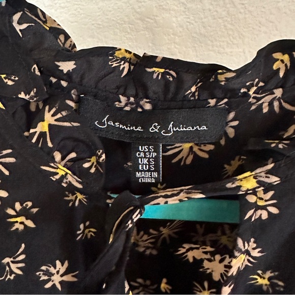 Sleeveless blouse - Picture 3 of 4